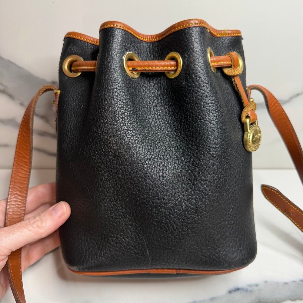 Vintage Dooney & Bourke All-Weather Black Leather Drawstring Bucket Bag Small - Picture 5 of 10